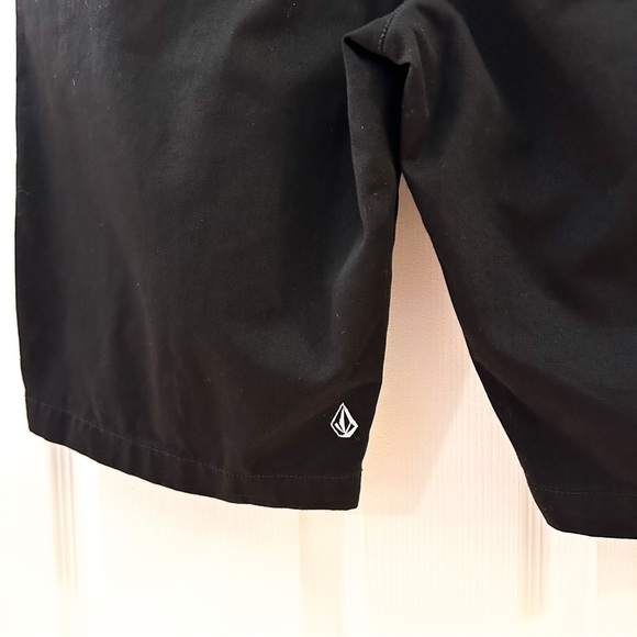 Volcom FRICKIN MODERN SHORTS Flat Front Golf Black sz 33 - Picture 3 of 6